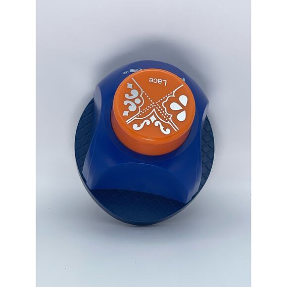 Fiskars Heritage Decorative Corner Paper Punch - Picture 3 of 6